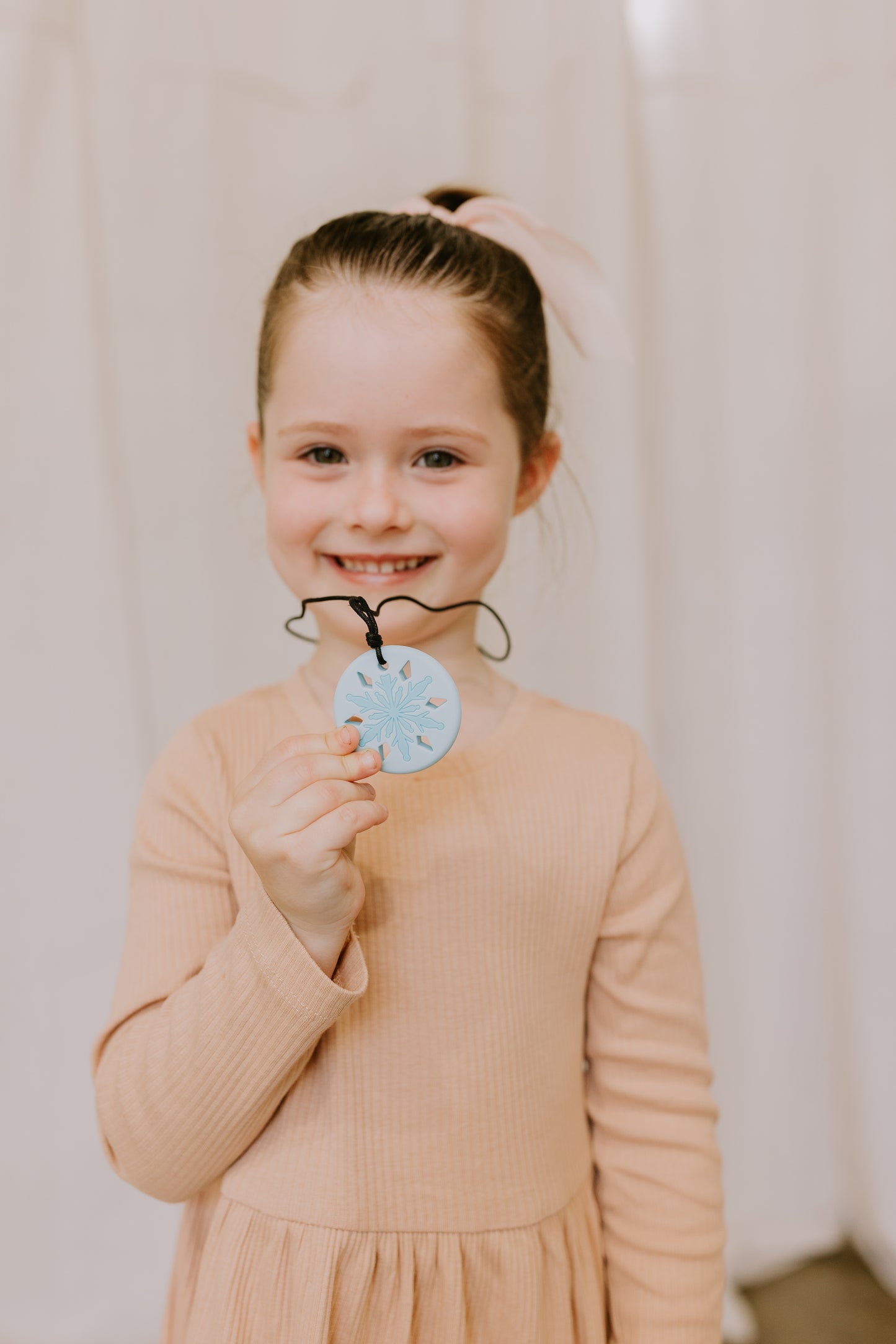 Snowflake Pendant – White Chew Necklace