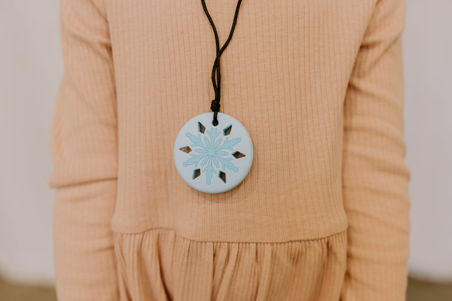 Snowflake Pendant – White Chew Necklace