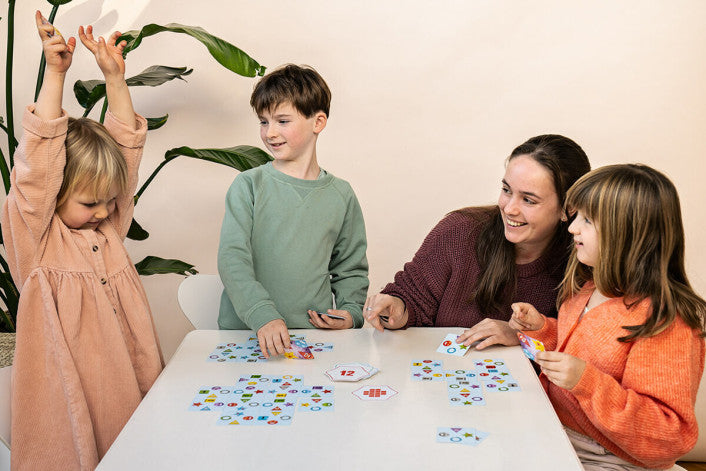 Pattern Party shape and colour pattern matching card game